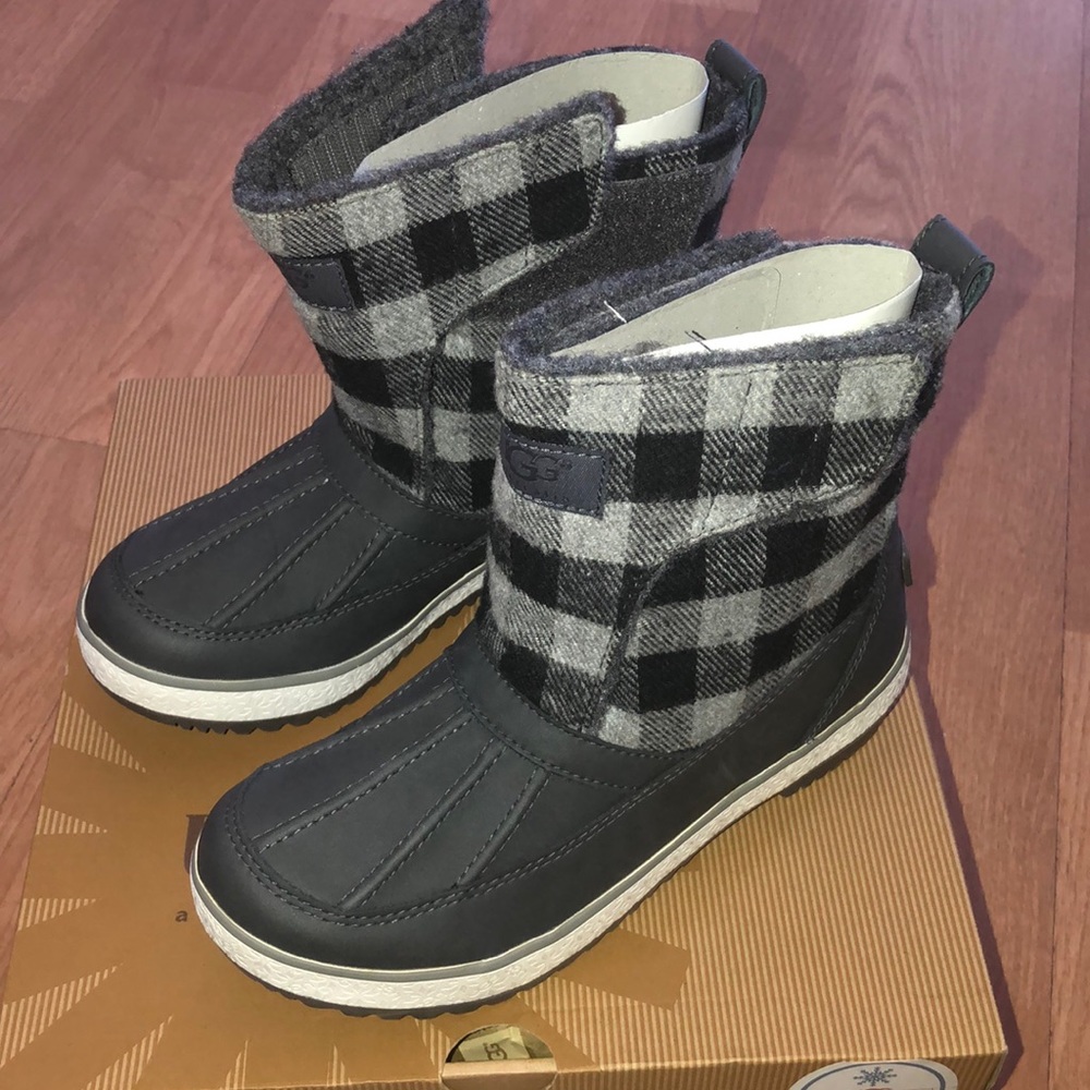 Ugg Astin Boots Unisex